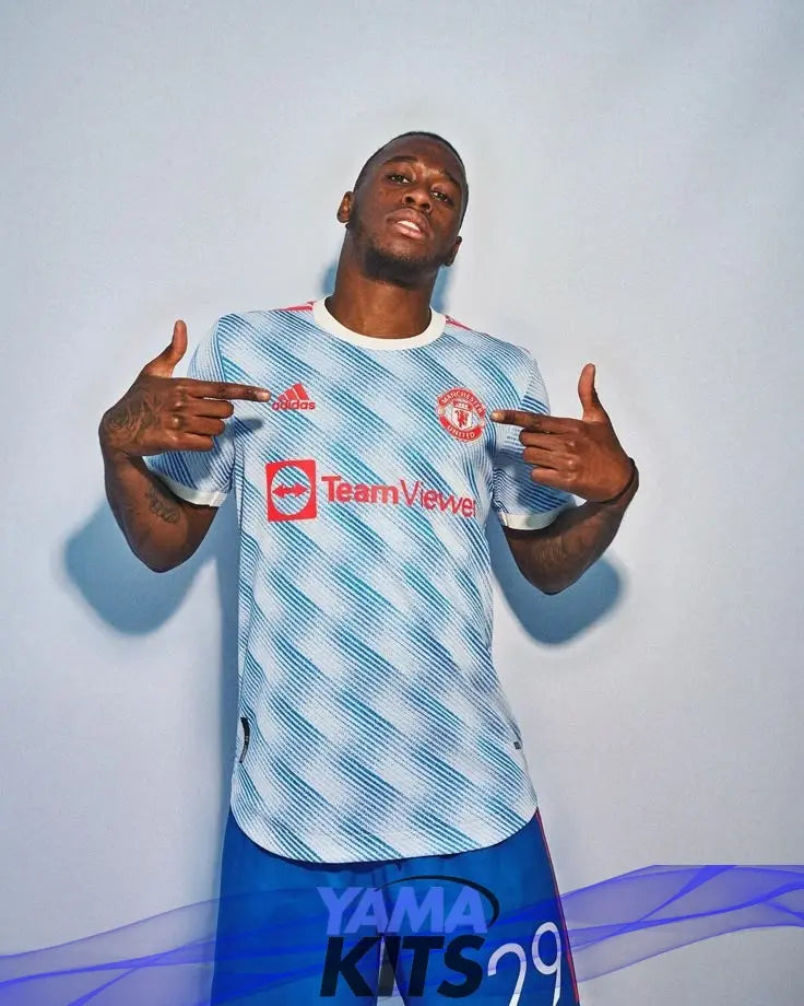 FC-Barcelone-extérieur-2025-Quand-le-foot-devient-mode Yamakits