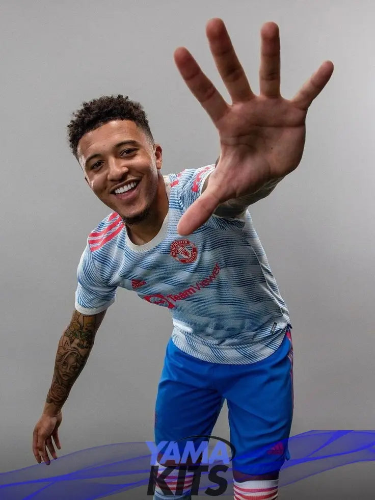 Real-Madrid-2025-L-élégance-éternelle-sublimée-par-Mbappé Yamakits