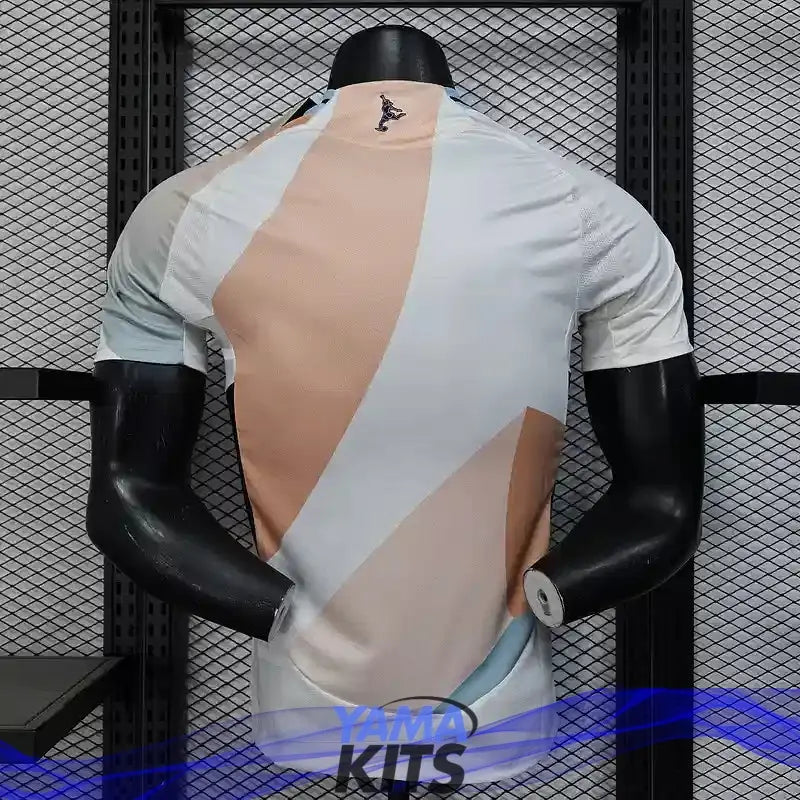 MAILLOT ESPAGNE EXTÉRIEUR "BEIGE, BLEU, ROSE" 2025/2026 Version Player YamaKits Foot