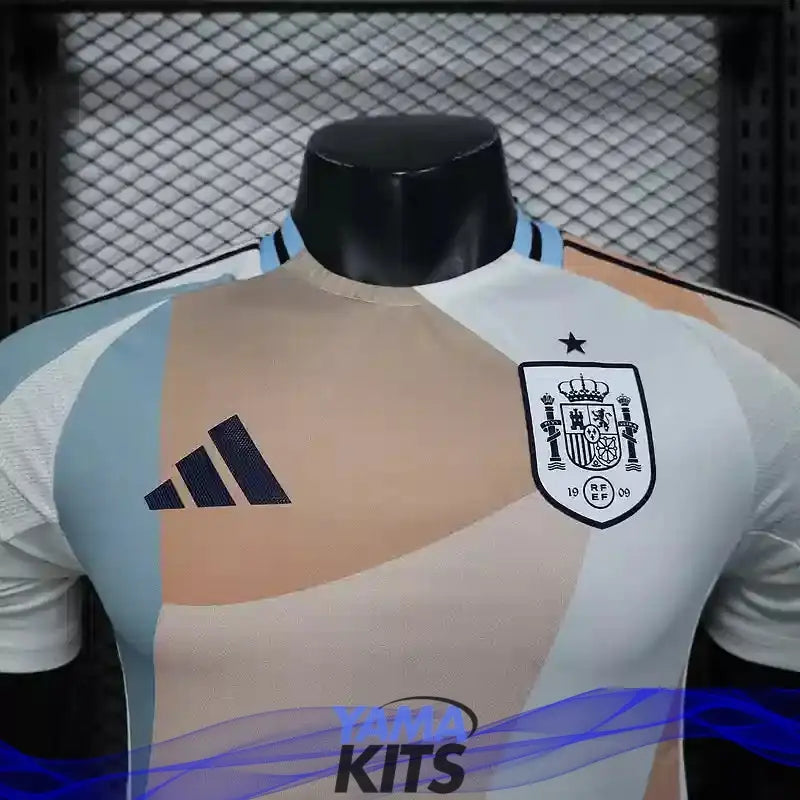 MAILLOT ESPAGNE EXTÉRIEUR "BEIGE, BLEU, ROSE" 2025/2026 Version Player YamaKits Foot