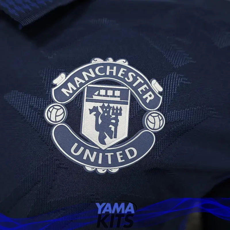 MAILLOT MANCHESTER UNITED EXTERIEUR 2024/2025 VERSION MANCHES LONGUES YamaKits Foot