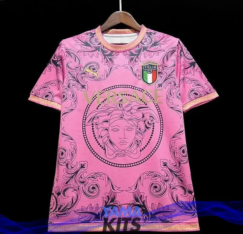 Maillot Italie Versace Édition spéciale « Rose » 2023/2024 YamaKits Foot