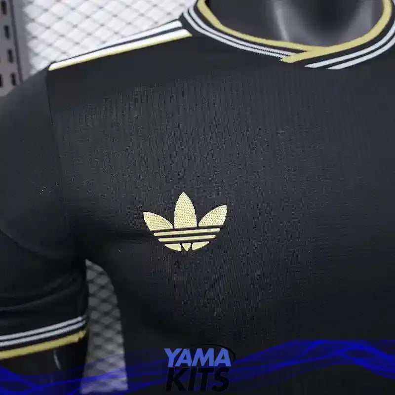 Maillot Juventus concept "Noir" 2025/2026 Version Player YamaKits Foot
