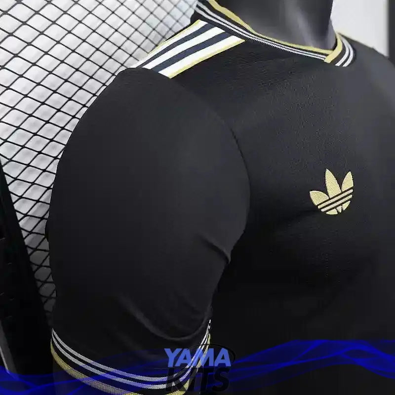 Maillot Juventus concept "Noir" 2025/2026 Version Player YamaKits Foot