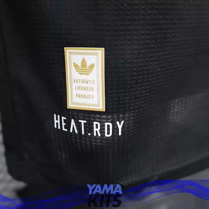 Maillot Juventus concept "Noir" 2025/2026 Version Player YamaKits Foot