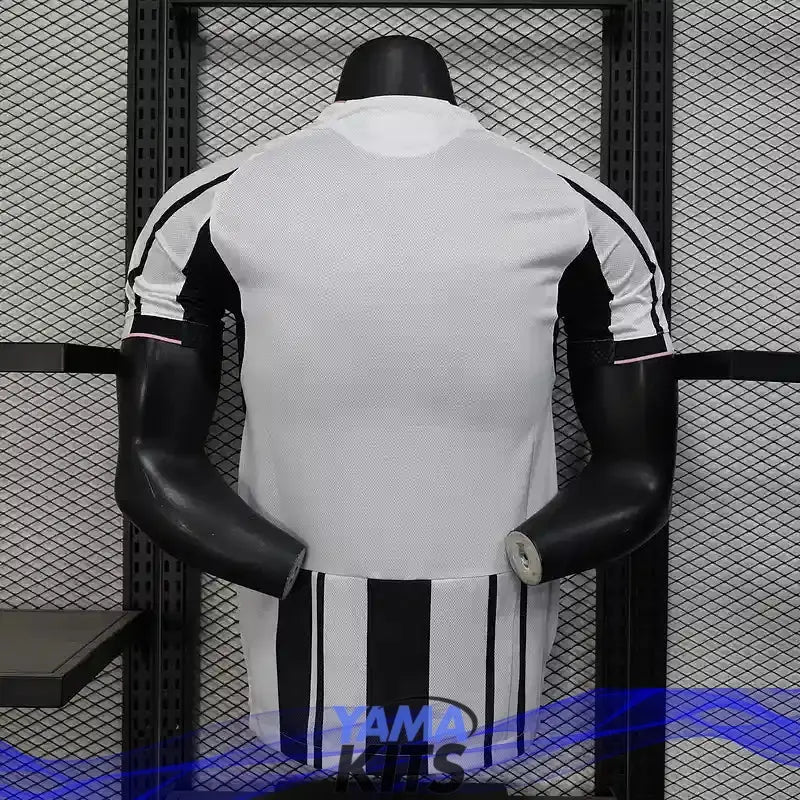 Maillot Juventus domicile "Rose,noir,blanc" 2025/2026 Version Player YamaKits Foot