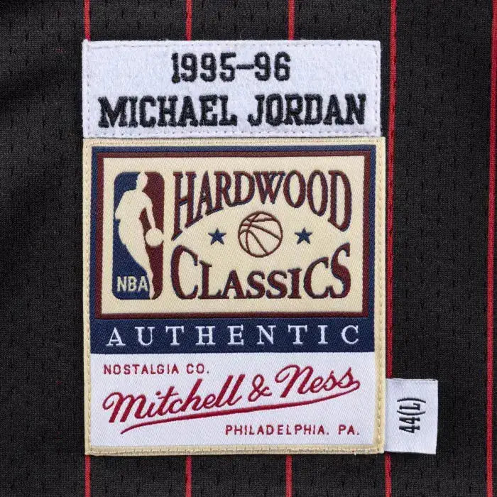 Maillot NBA Michael Jordan Chicago Bulls Noir à Rayures '95 Mitchell & Ness - Édition Road YamaBasketball