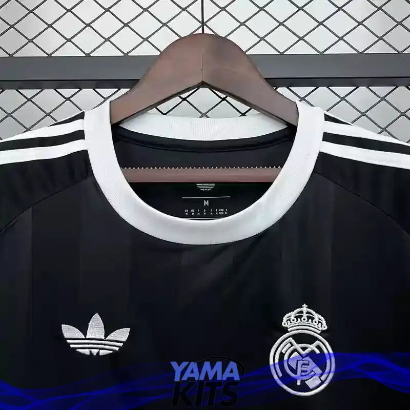 Maillot Real Madrid concept "Noir" 3-Bandes 2025/2026 YamaKits Foot