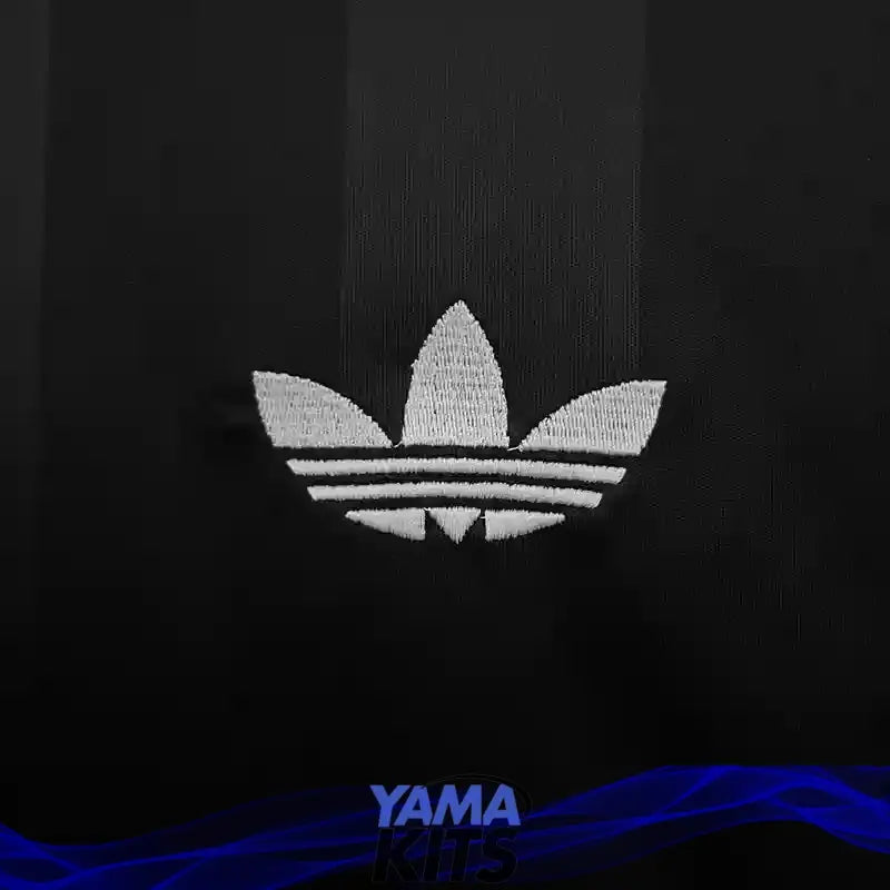 Maillot Real Madrid concept "Noir" 3-Bandes 2025/2026 YamaKits Foot