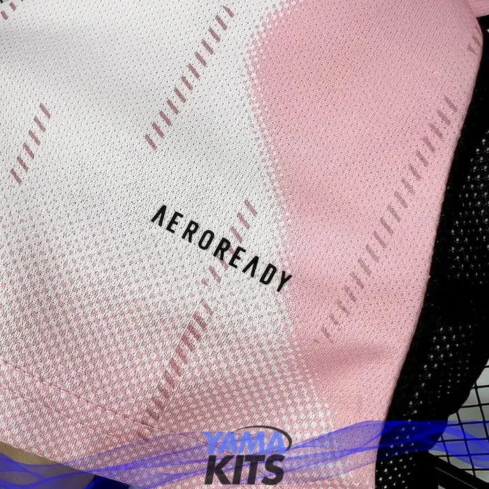 Maillot Real Madrid concept "Rose" 2024/2025 YamaKits Foot