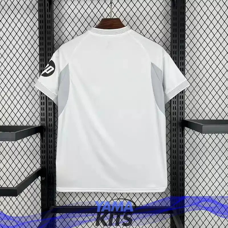 Maillot Real Madrid domicile 2025/2026 YamaKits Foot