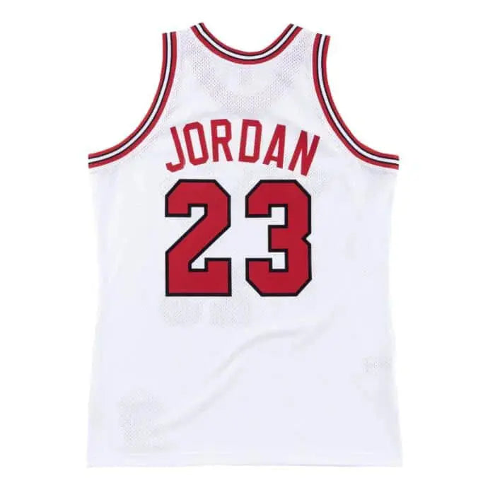 Maillot NBA Michael Jordan Chicago Bulls Blanc '84 Mitchell & Ness - Édition Domicile - YamaKits