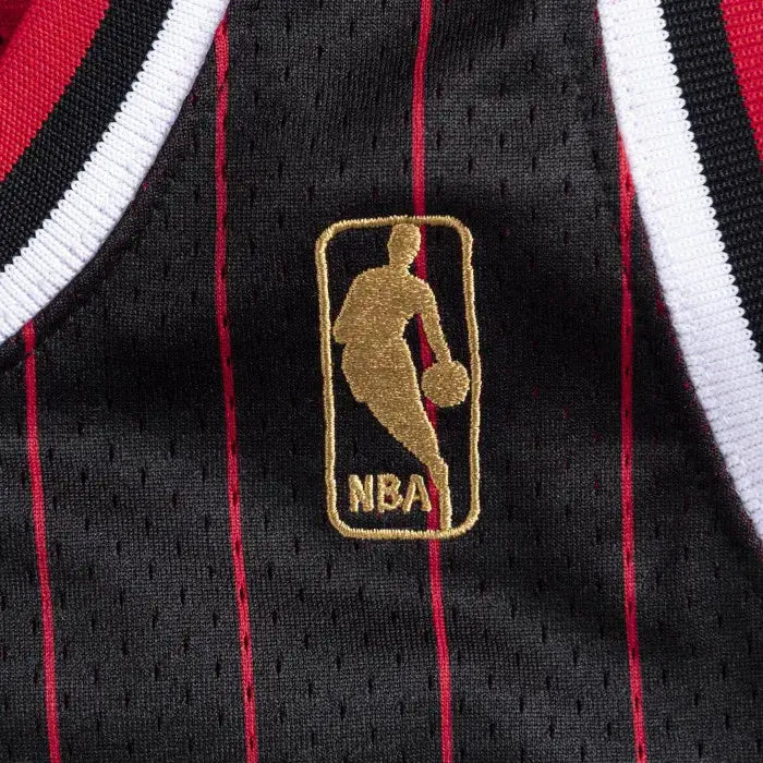 Maillot NBA Michael Jordan Chicago Bulls Noir 1996-97 Mitchell & Ness - Édition Alternate - YamaKits