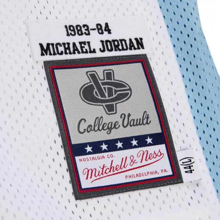 Maillot NCAA Michael Jordan University of North Carolina Bleu 1983-84 Mitchell & Ness - Édition Vintage - YamaKits