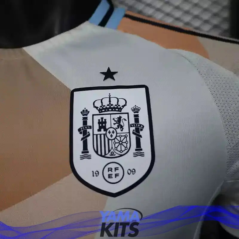 MAILLOT ESPAGNE EXTÉRIEUR "BEIGE, BLEU, ROSE" 2025/2026 Version Player YamaKits Foot
