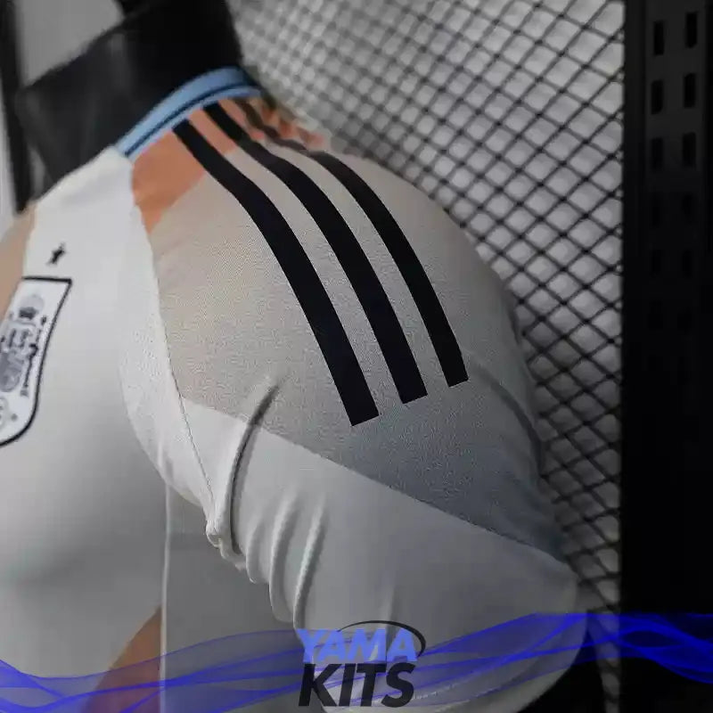 MAILLOT ESPAGNE EXTÉRIEUR "BEIGE, BLEU, ROSE" 2025/2026 Version Player YamaKits Foot