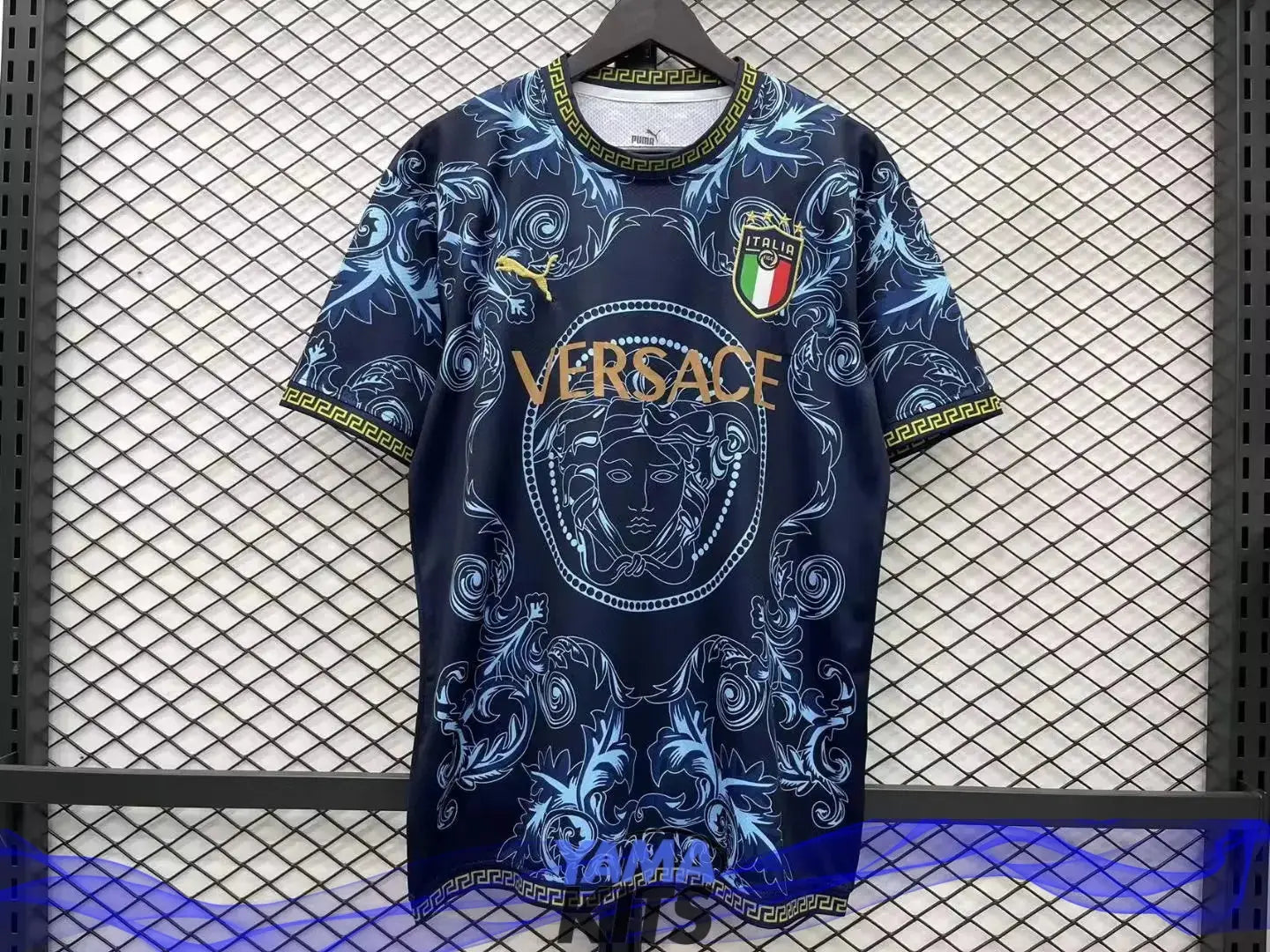 MAILLOT ITALIE CONCEPT EDITION VERSACE BLEU 2023/2024 YamaKits Foot