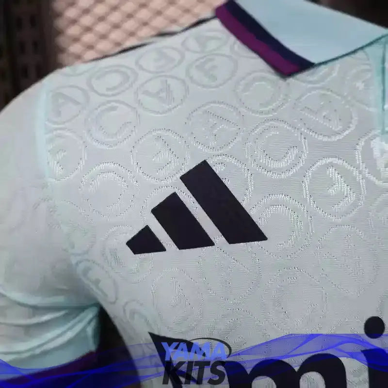 Maillot Arsenal concept "Bleu ciel" 2025/2026 Version Player YamaKits