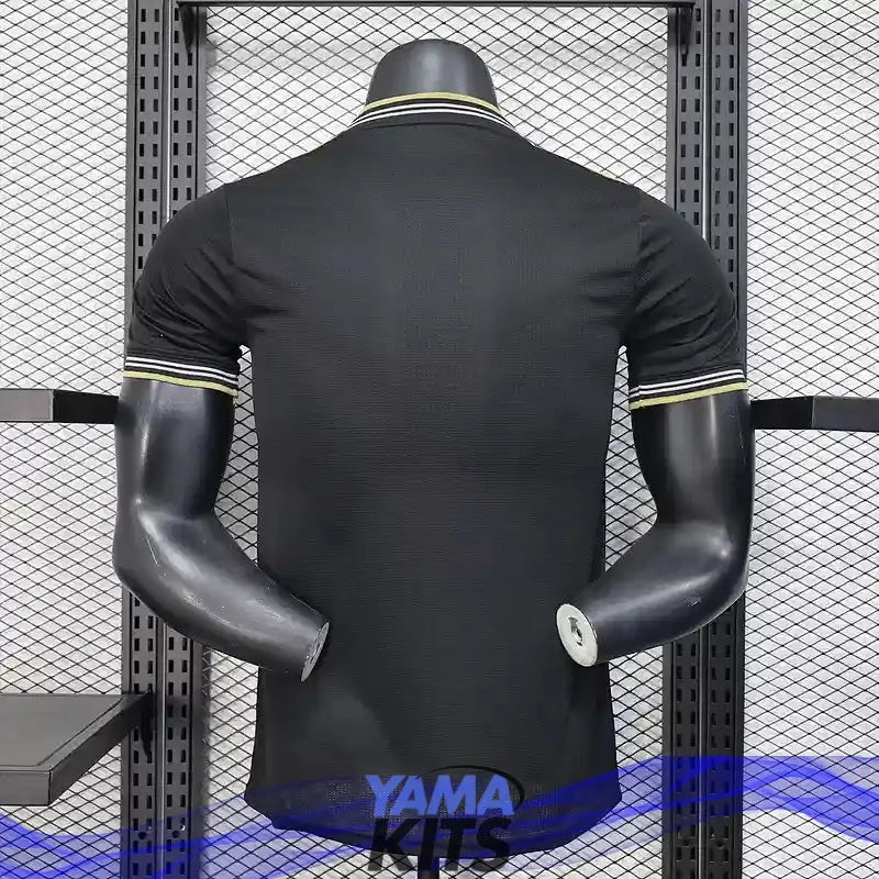 Maillot Juventus concept "Noir" 2025/2026 Version Player YamaKits Foot