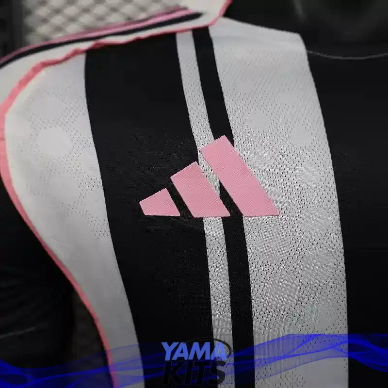 Maillot Juventus domicile "Rose,noir,blanc" 2025/2026 Version Player YamaKits Foot