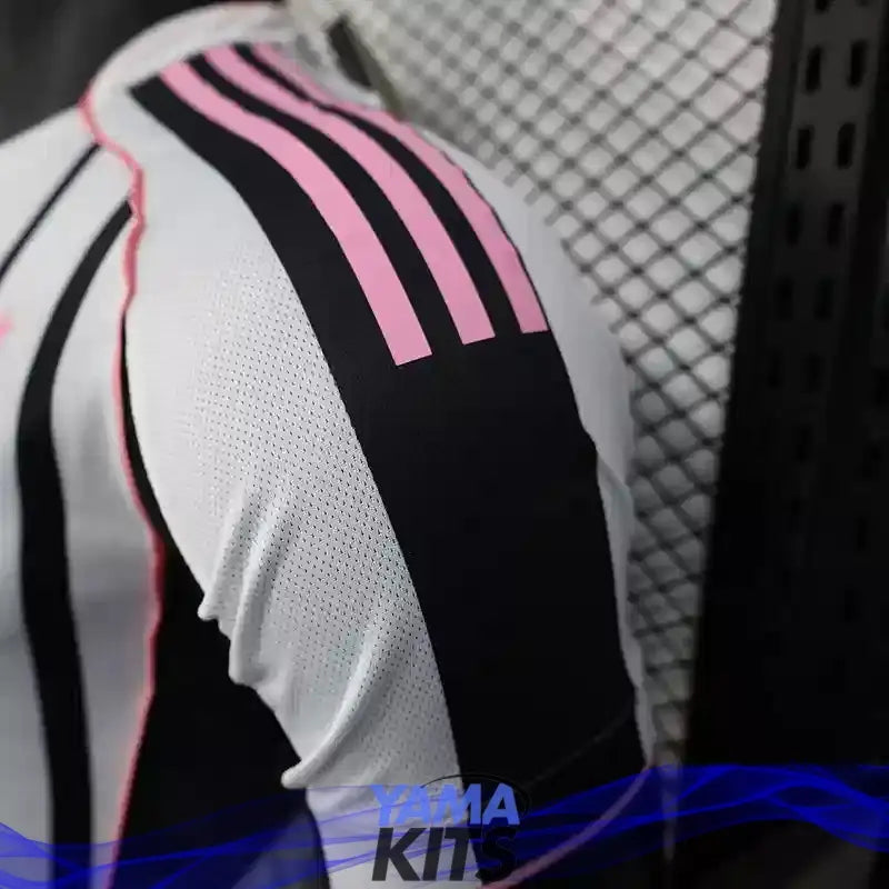 Maillot Juventus domicile "Rose,noir,blanc" 2025/2026 Version Player YamaKits Foot