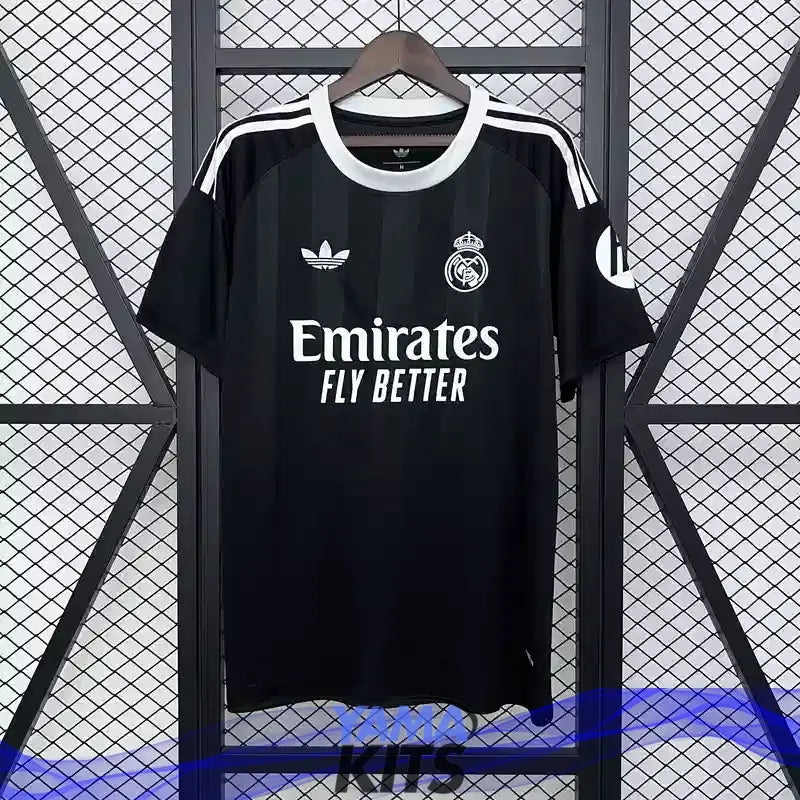 Maillot Real Madrid concept "Noir" 3-Bandes 2025/2026 YamaKits Foot