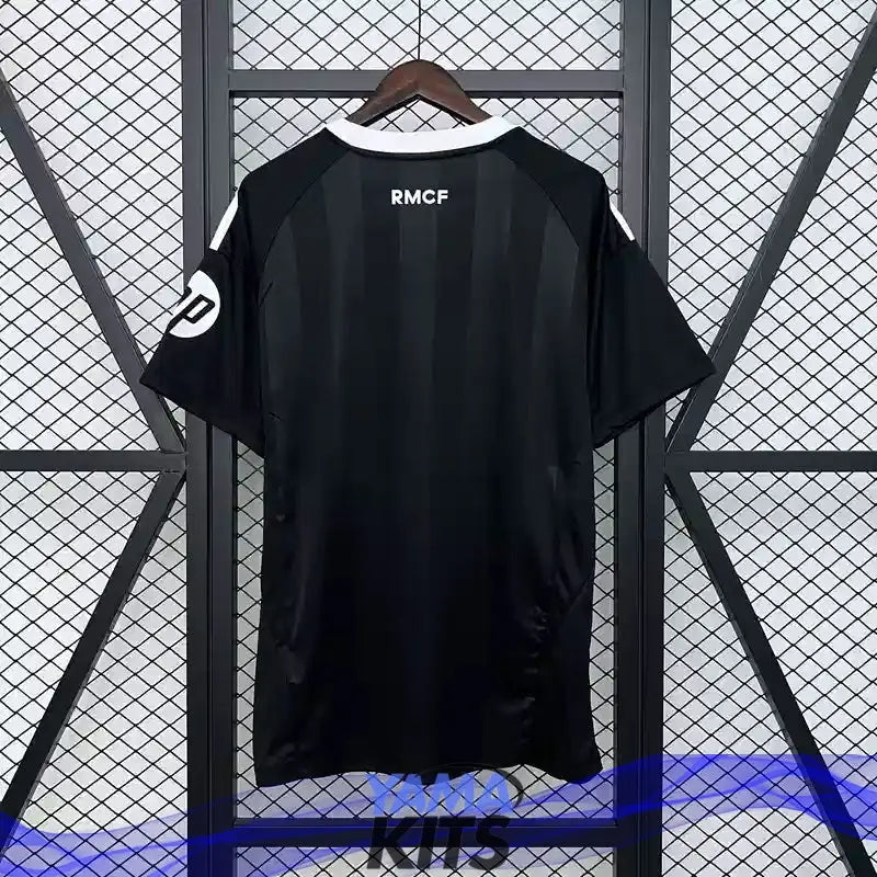 Maillot Real Madrid concept "Noir" 3-Bandes 2025/2026 YamaKits Foot