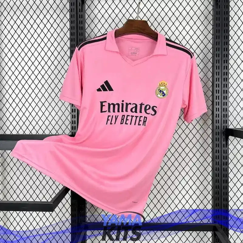 Maillot Real Madrid concept "rose" 2025/2026 YamaKits Foot