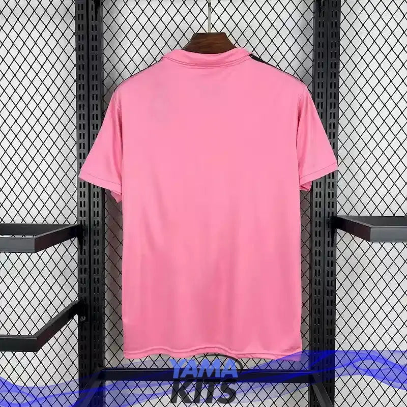 Maillot Real Madrid concept "rose" 2025/2026 YamaKits Foot