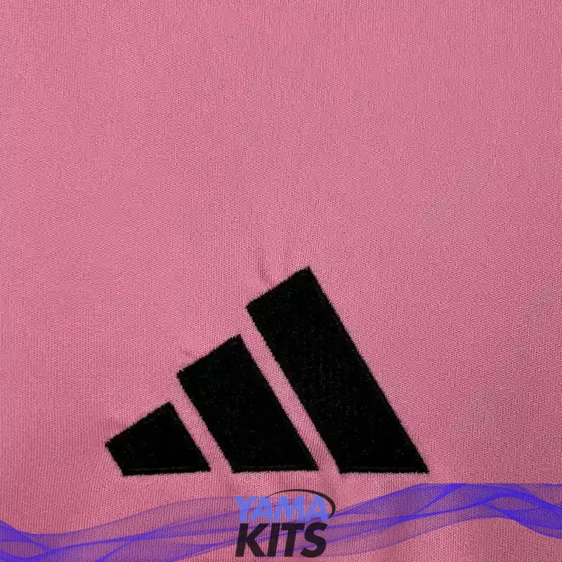 Maillot Real Madrid concept "rose" 2025/2026 YamaKits Foot